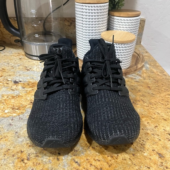Adidas Ultraboost size 8.5 - Picture 2 of 9